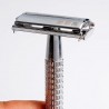 Shaving razor - double edge - with one blade
