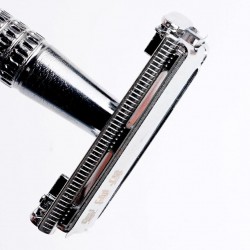 Shaving razor - double edge - with one blade