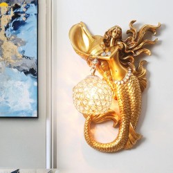 Lussuosa lampada da parete in cristallo - sirena dorata con sfera